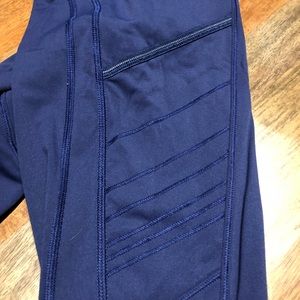 Lulu lemon legging workout navy blue pockets